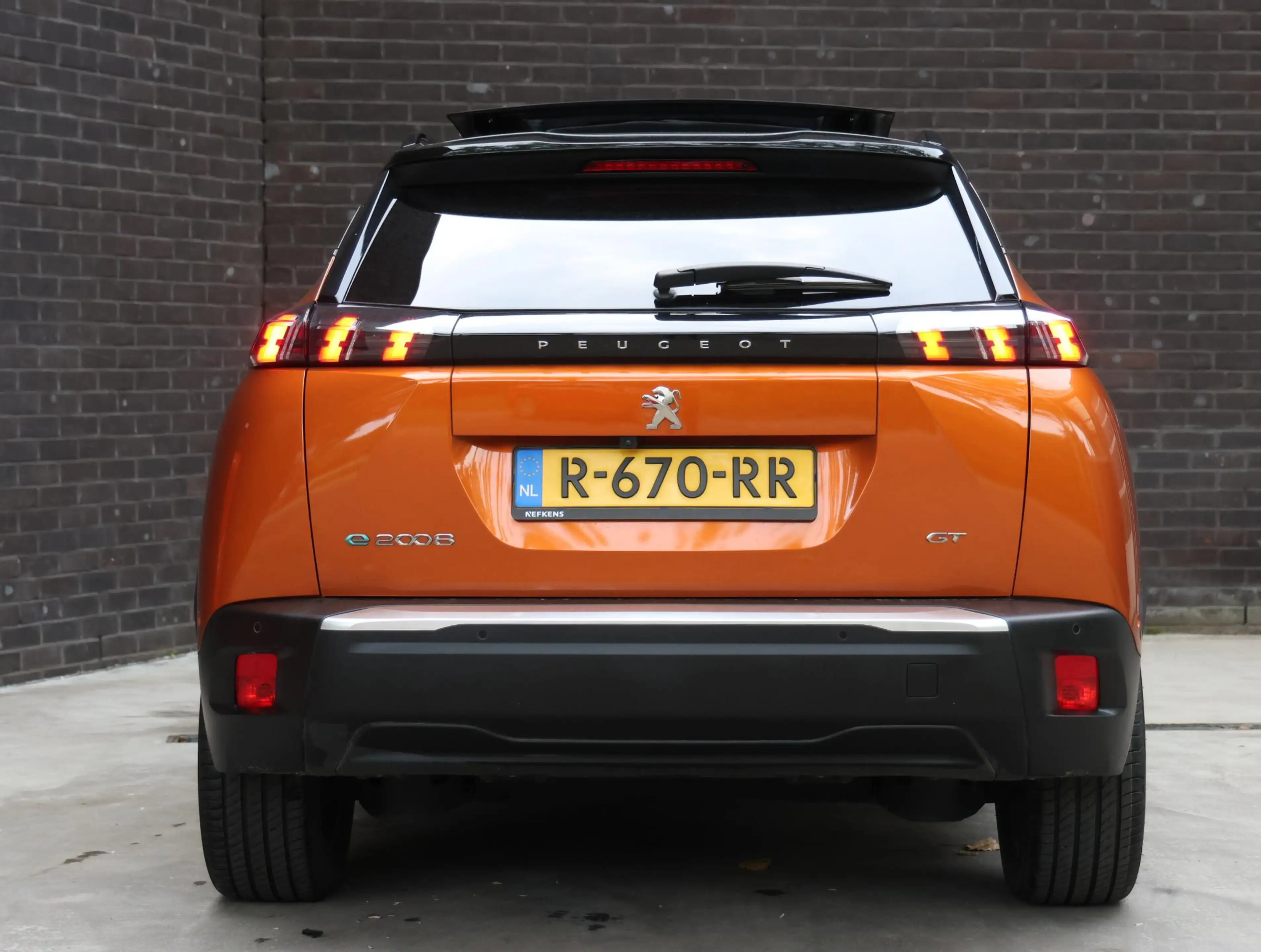 Peugeot e-2008 EV GT Pack 50kWh 136pk | ACCU 98% | Schuif-/Kantel — photo 8