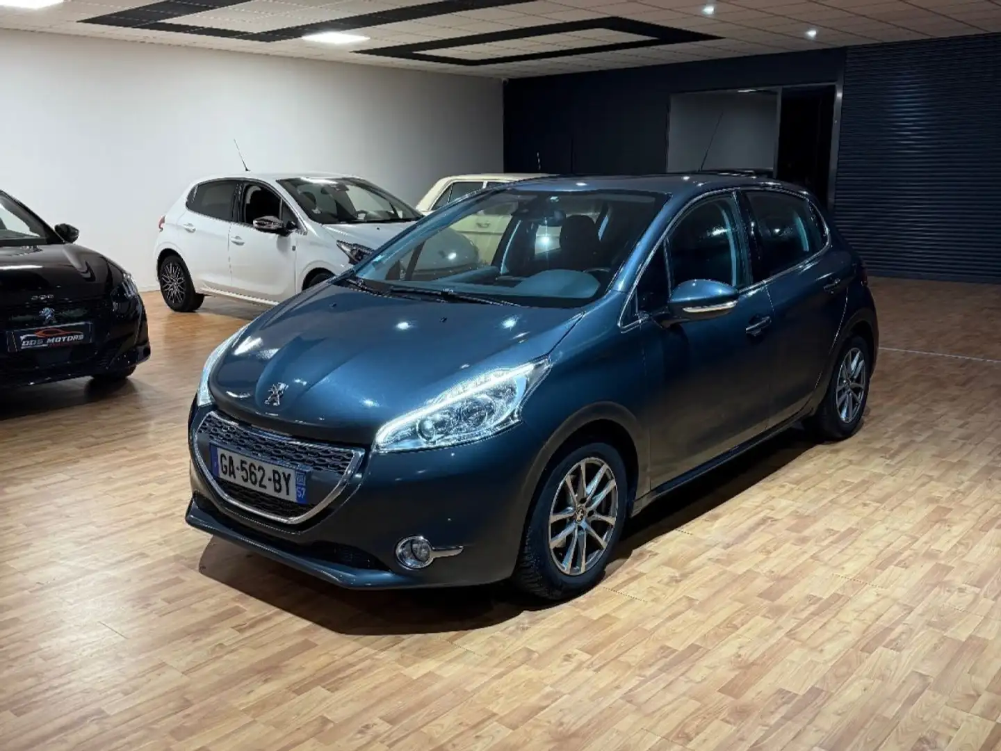 Peugeot 208 BUSINESS 1.6 e-HDi 92ch FAP BVM5 Business Pack Gris - 1
