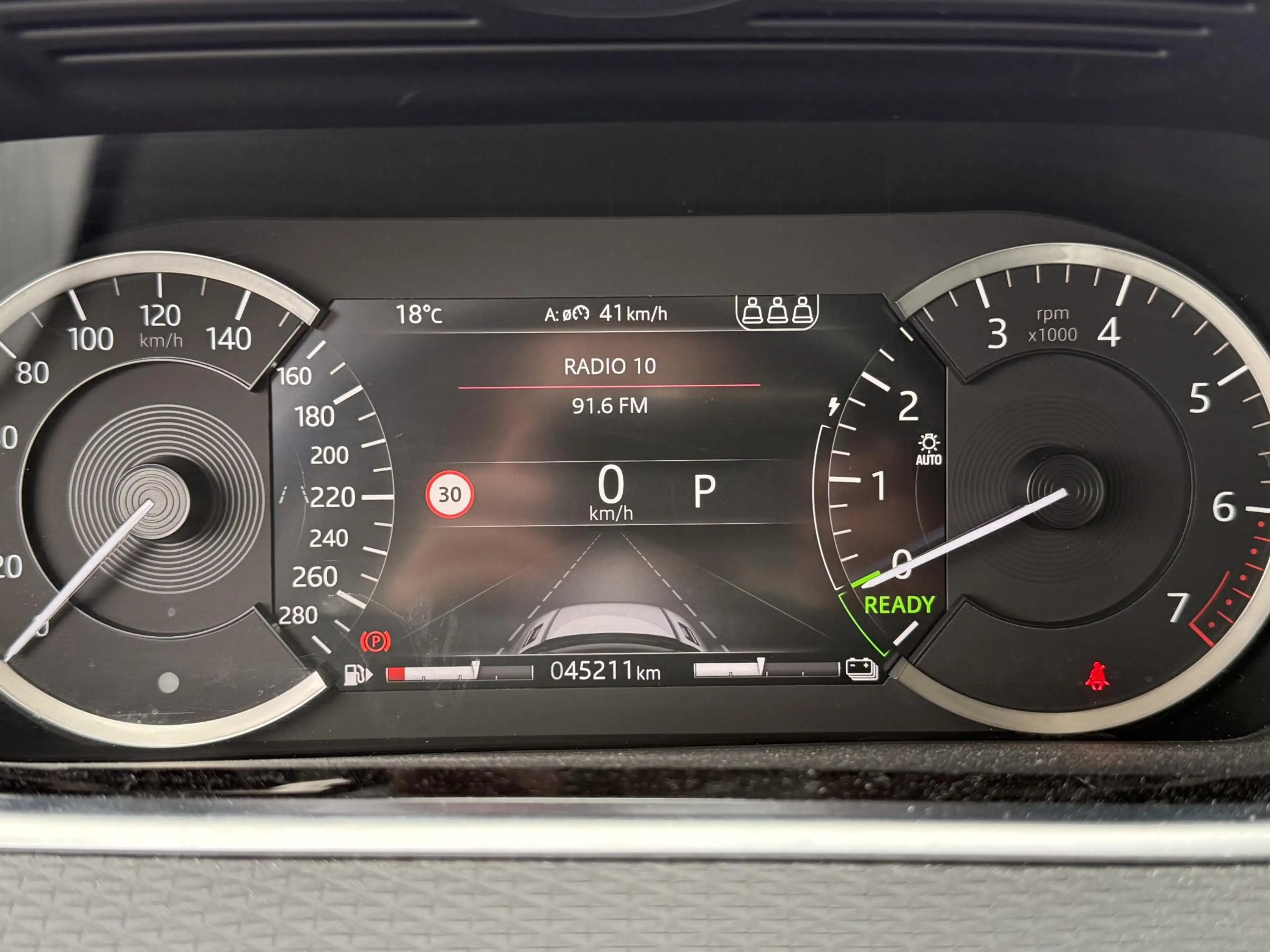 Land Rover Range Rover Evoque 1.5 P300e AWD S — photo 3