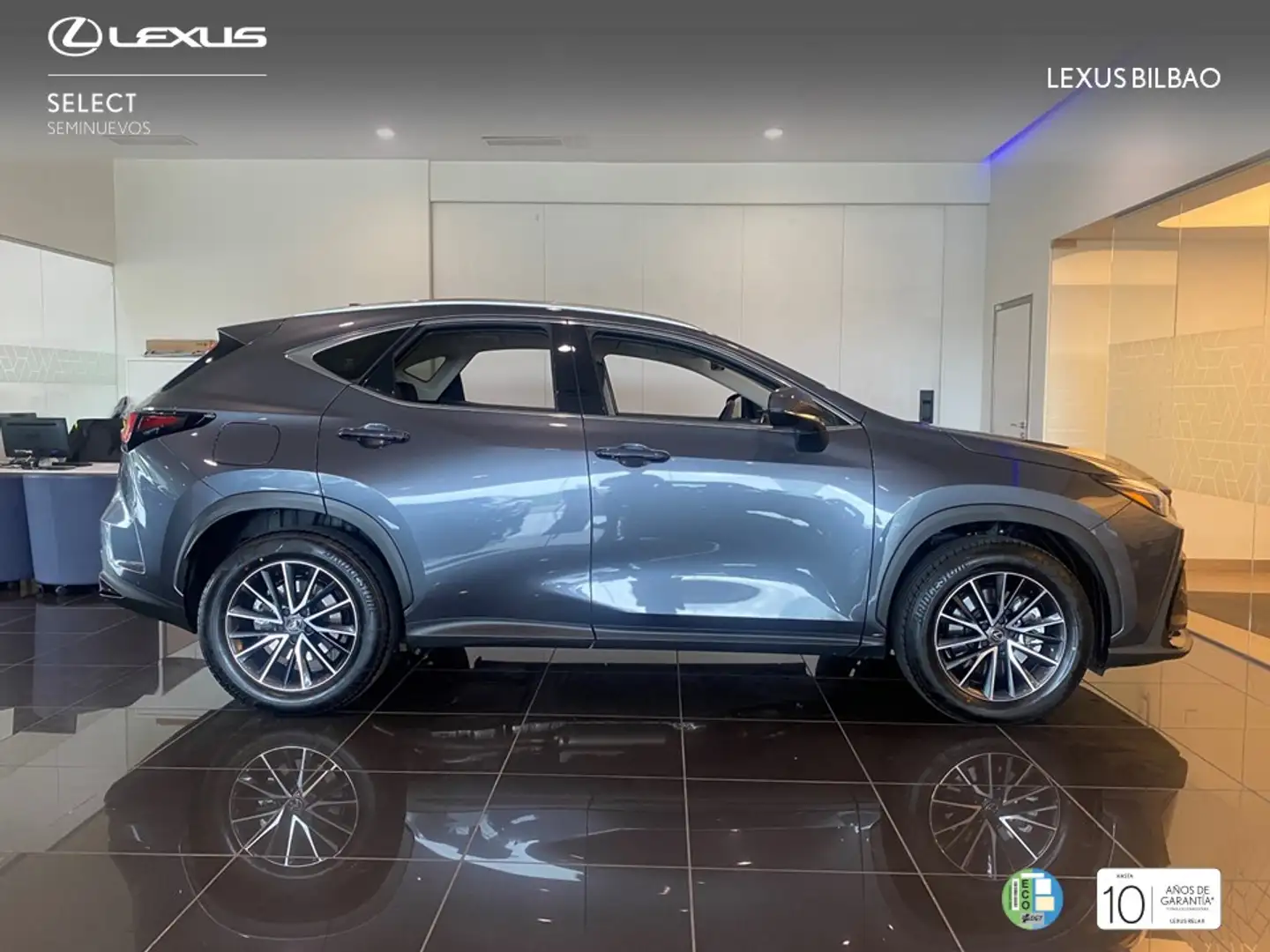 Lexus NX 450h+ Premium+ 4WD Grijs - 2