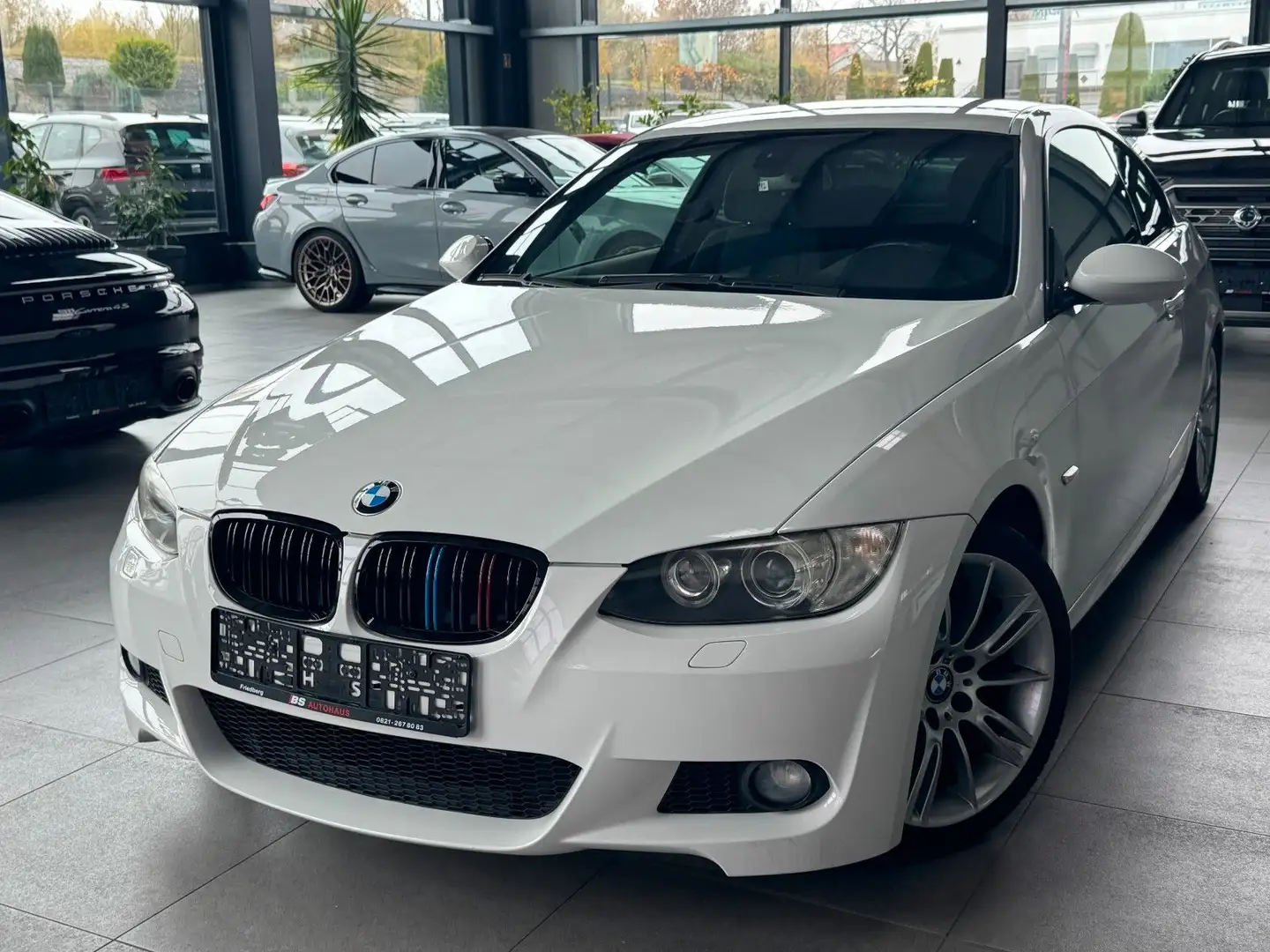 BMW 320 Baureihe 3 Coupe 320i M Sport WENIG KM. Weiß - 1