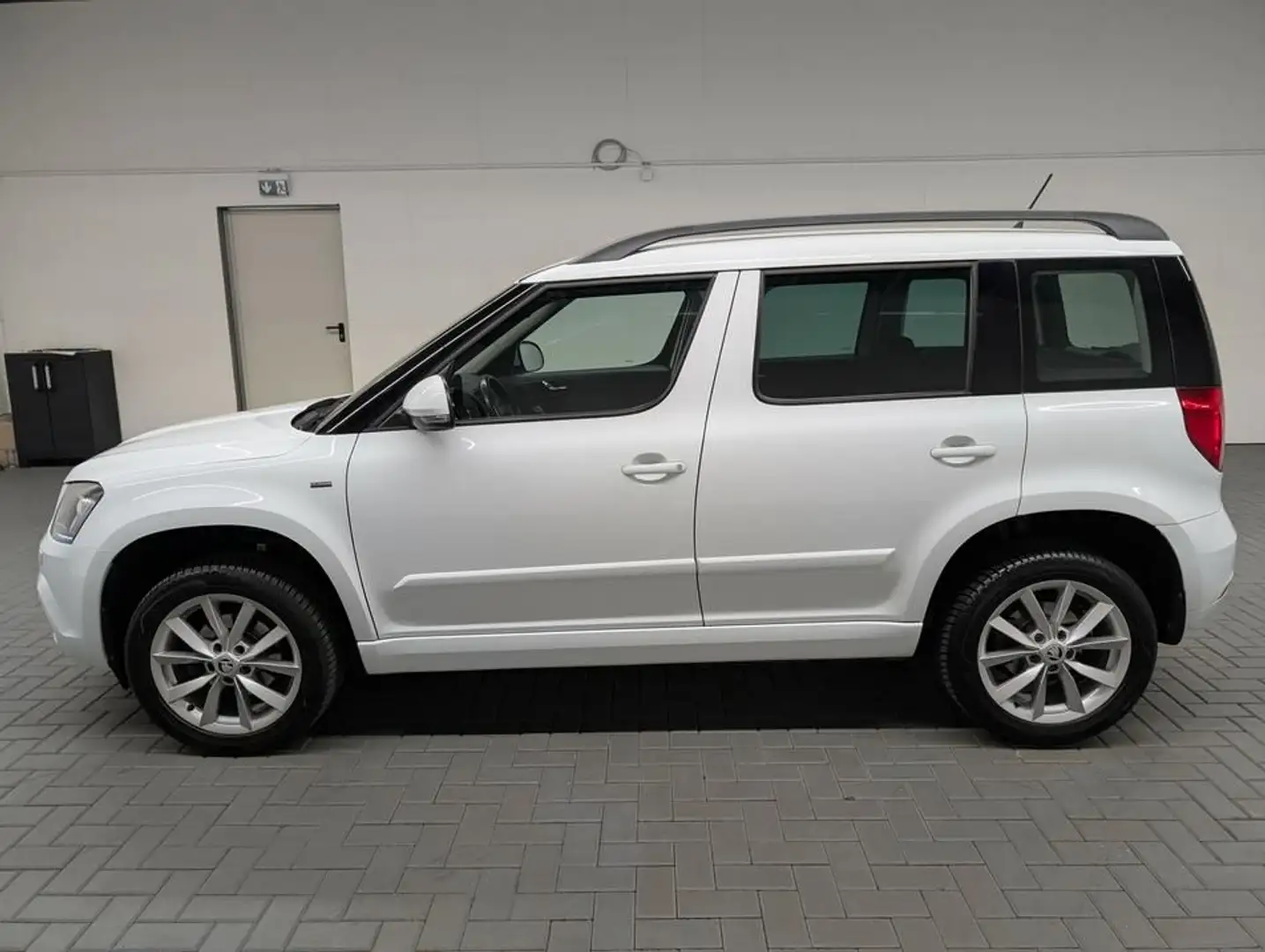 Skoda Yeti Joy Xenon/AHK/SHZ/Tempomat/PDC/17-Zoll Weiß - 2