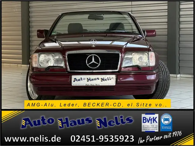 Mercedes-Benz 220 view 3
