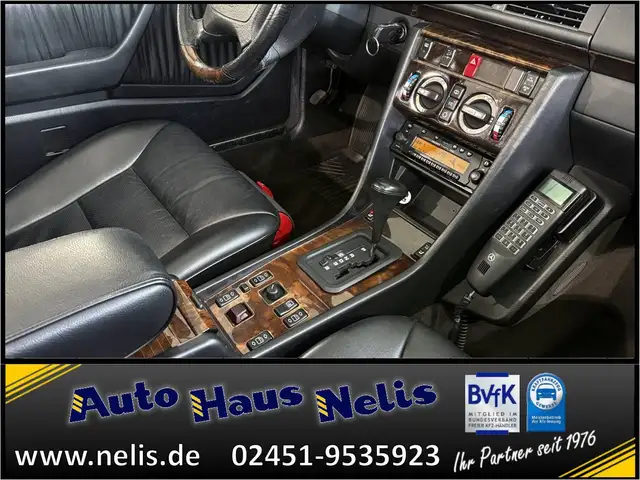 Mercedes-Benz 220 view 14