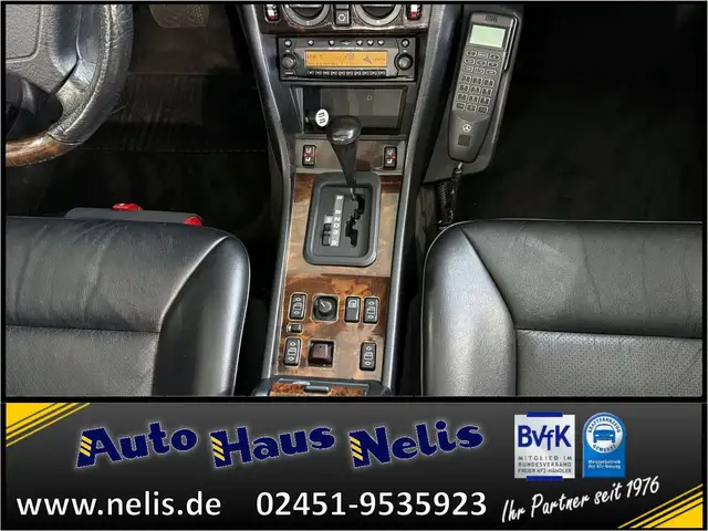 Mercedes-Benz 220 view 15