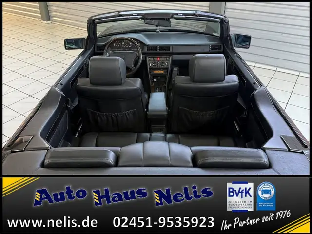 Mercedes-Benz 220 view 9