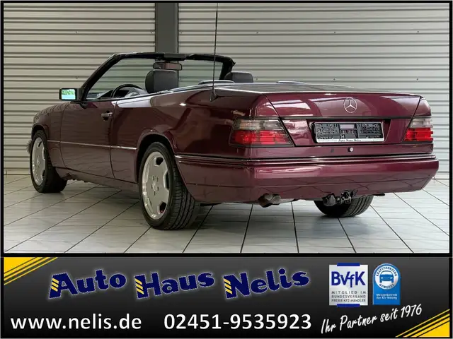 Mercedes-Benz 220 view 5