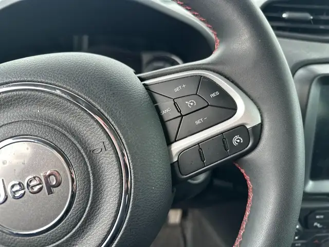Jeep Renegade view 11