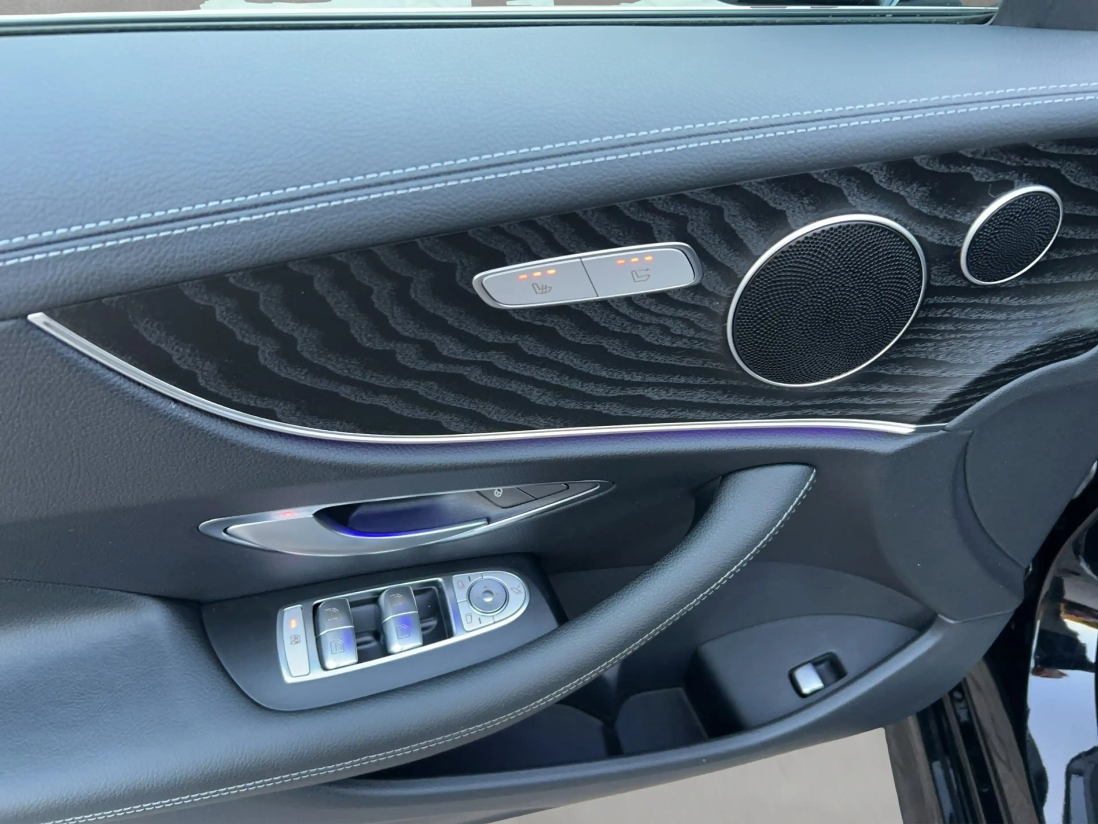Mercedes-Benz E 220 d Cab AMG Busin DISTRO HighEndMBUX AIRSCARF — photo 12