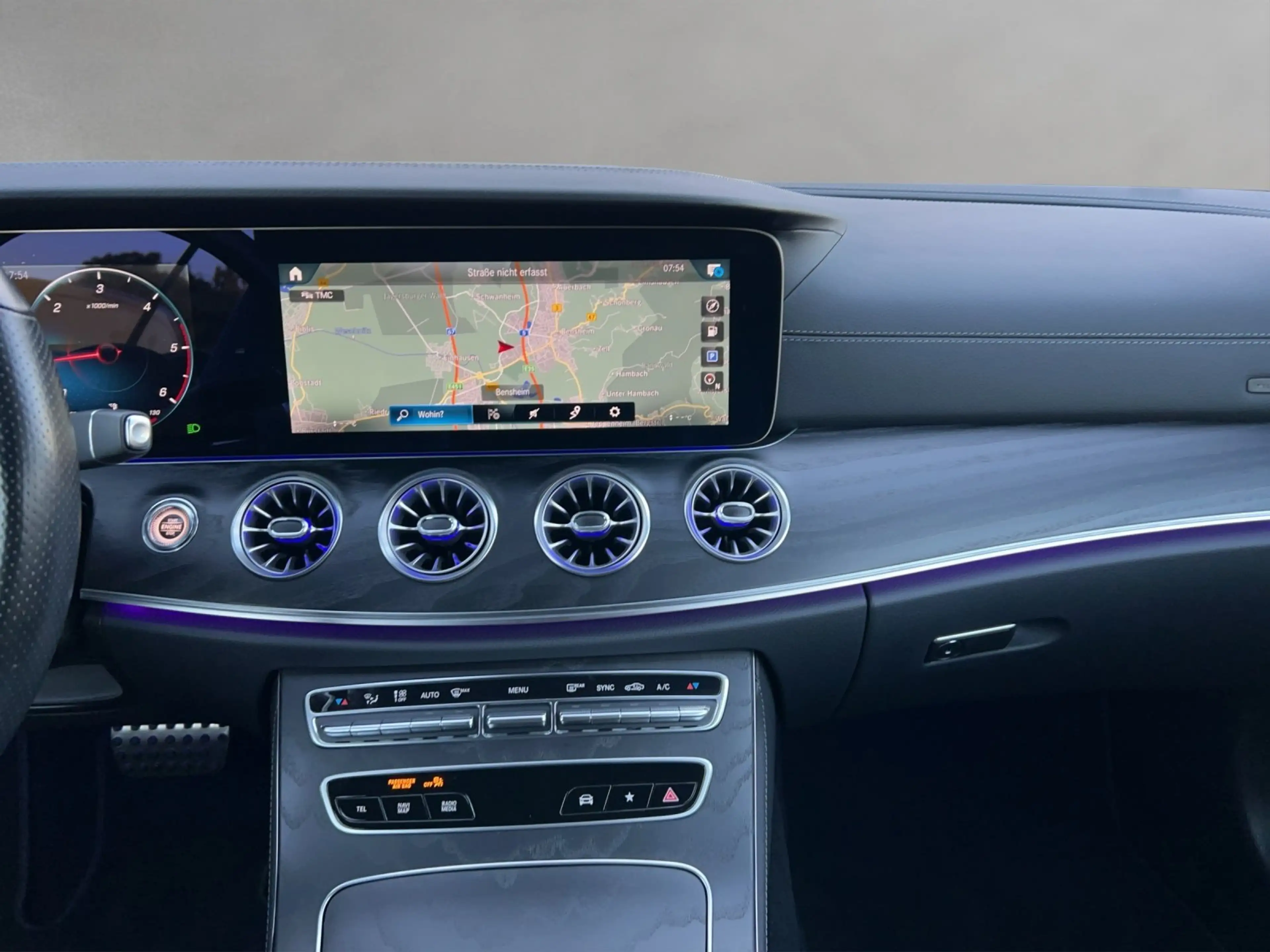 Mercedes-Benz E 220 d Cab AMG Busin DISTRO HighEndMBUX AIRSCARF — photo 11