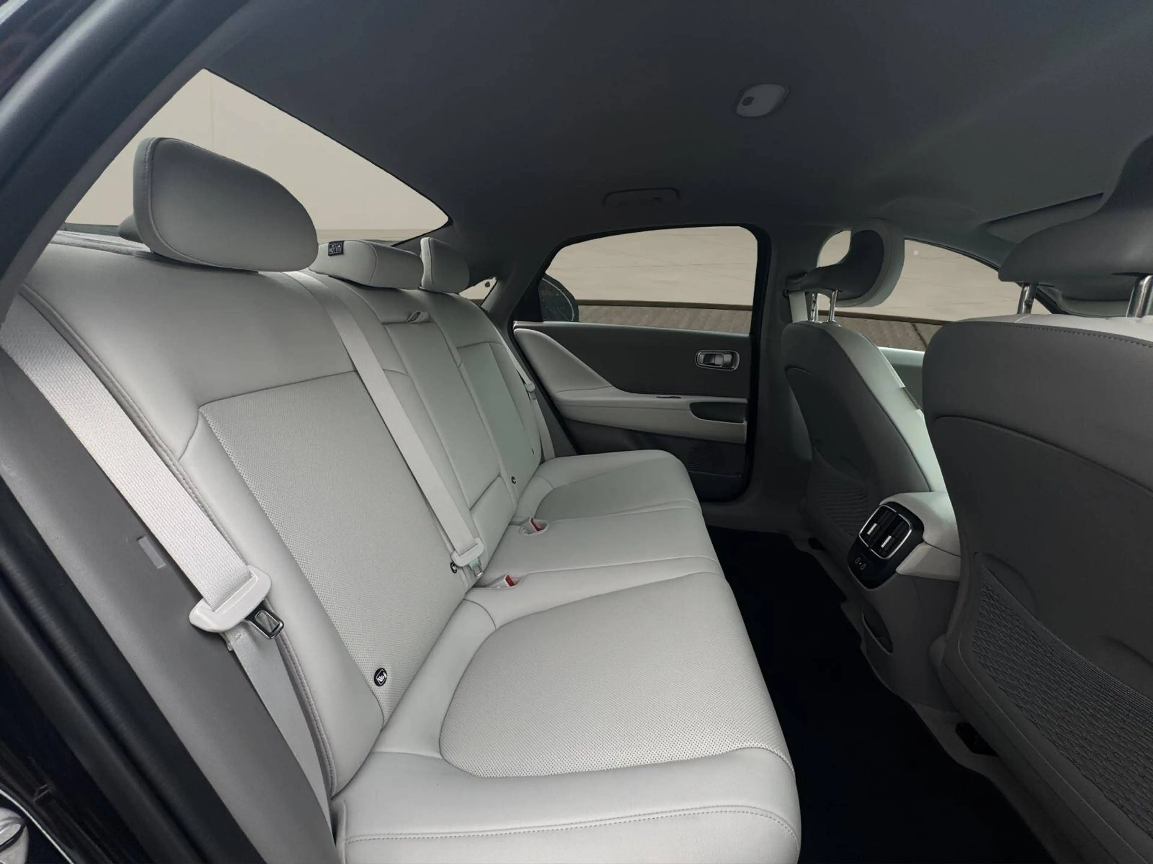 Hyundai IONIQ 6 Uniq Elektro 4WD! Sofort Verfügbar! Neuzustand! Wenig Kilometer! — photo 12