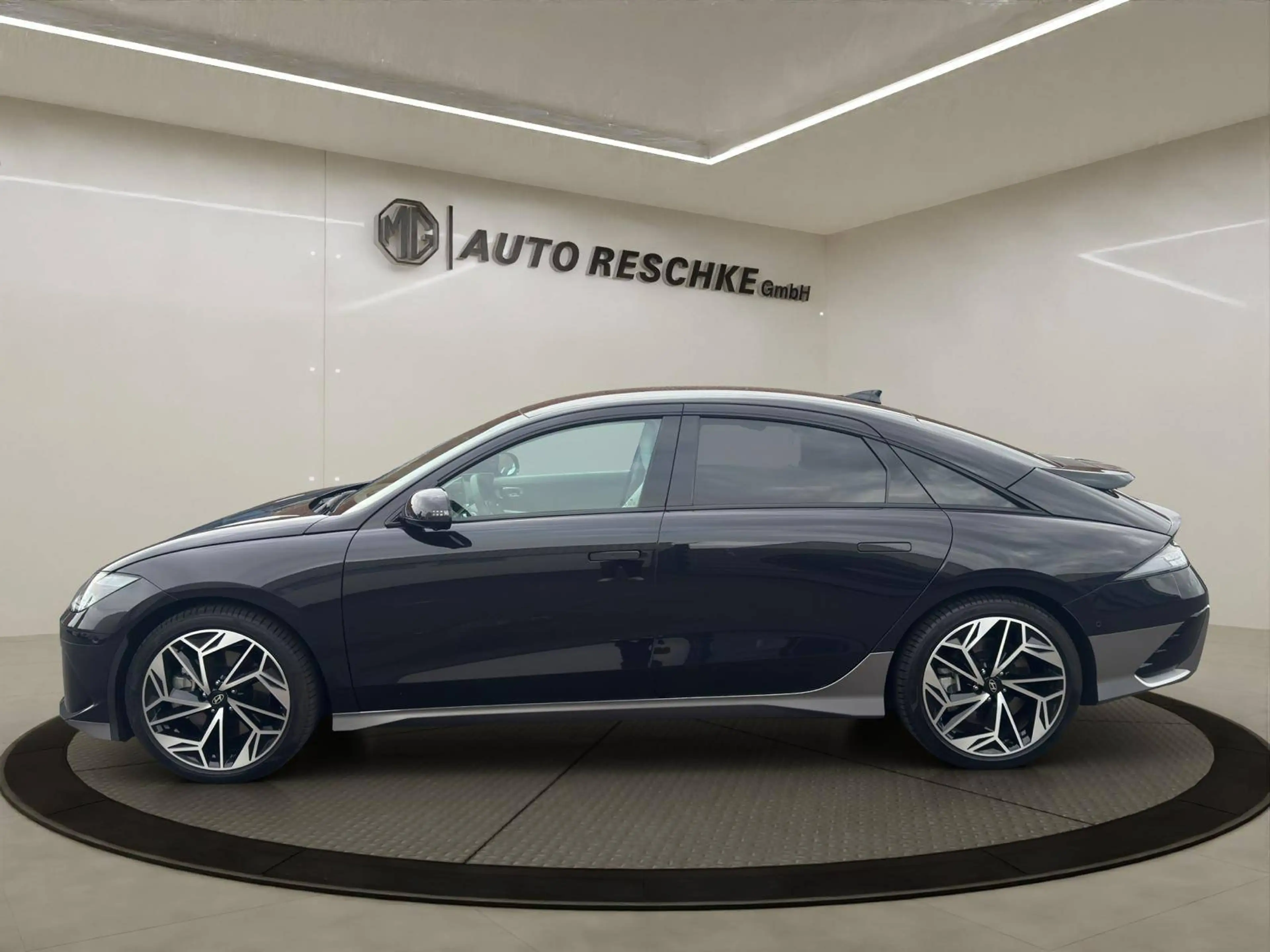Hyundai IONIQ 6 Uniq Elektro 4WD! Sofort Verfügbar! Neuzustand! Wenig Kilometer! — photo 2