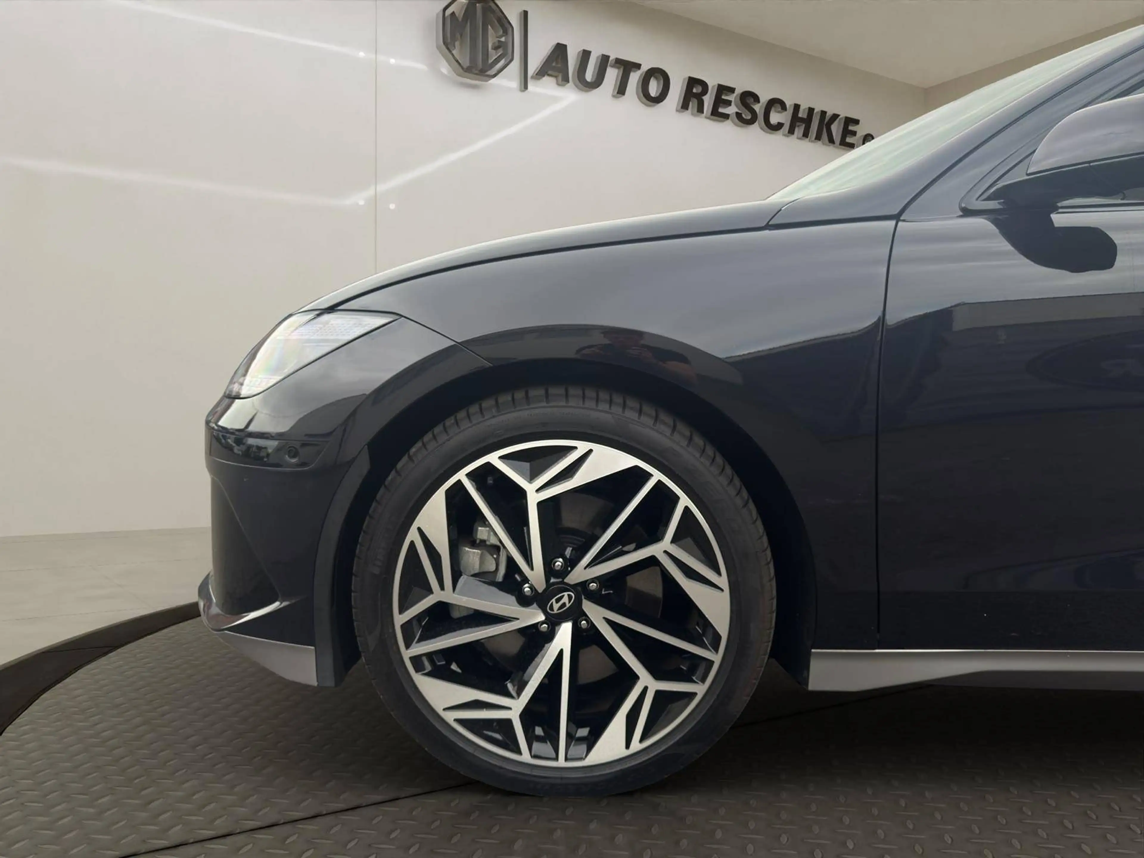Hyundai IONIQ 6 Uniq Elektro 4WD! Sofort Verfügbar! Neuzustand! Wenig Kilometer! — photo 8