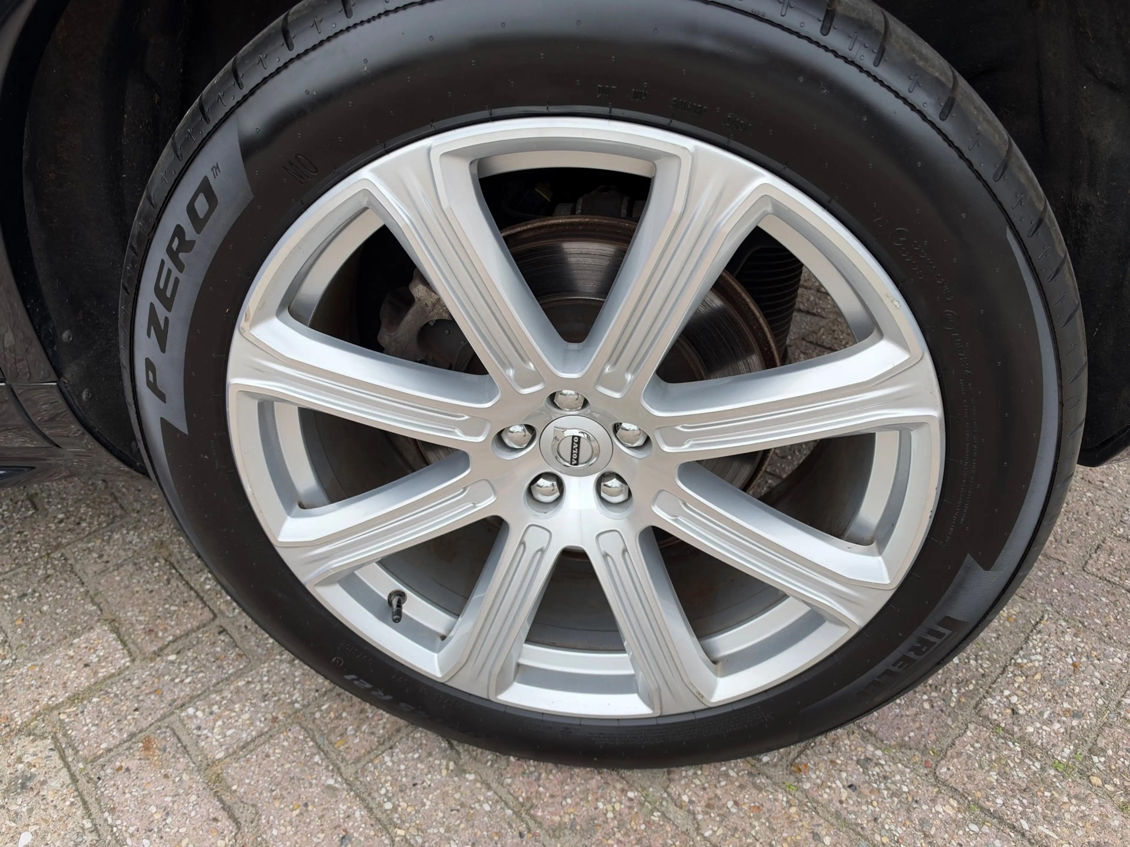 Volvo XC90 2.0 T8 Twin Engine AWD Inscription / Pano / Leder — photo 44