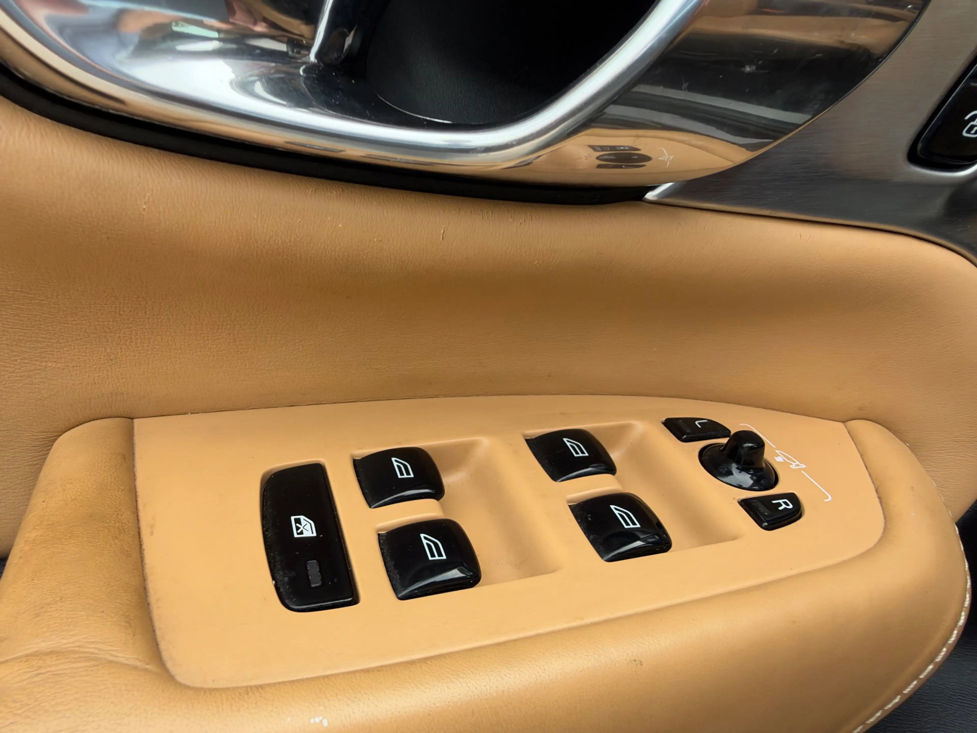 Volvo XC90 2.0 T8 Twin Engine AWD Inscription / Pano / Leder — photo 37