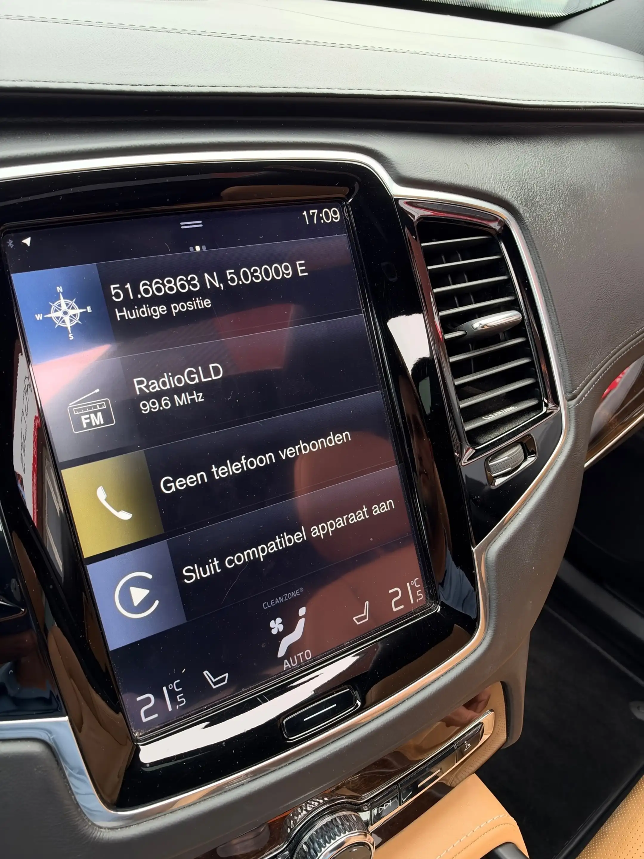 Volvo XC90 2.0 T8 Twin Engine AWD Inscription / Pano / Leder — photo 29