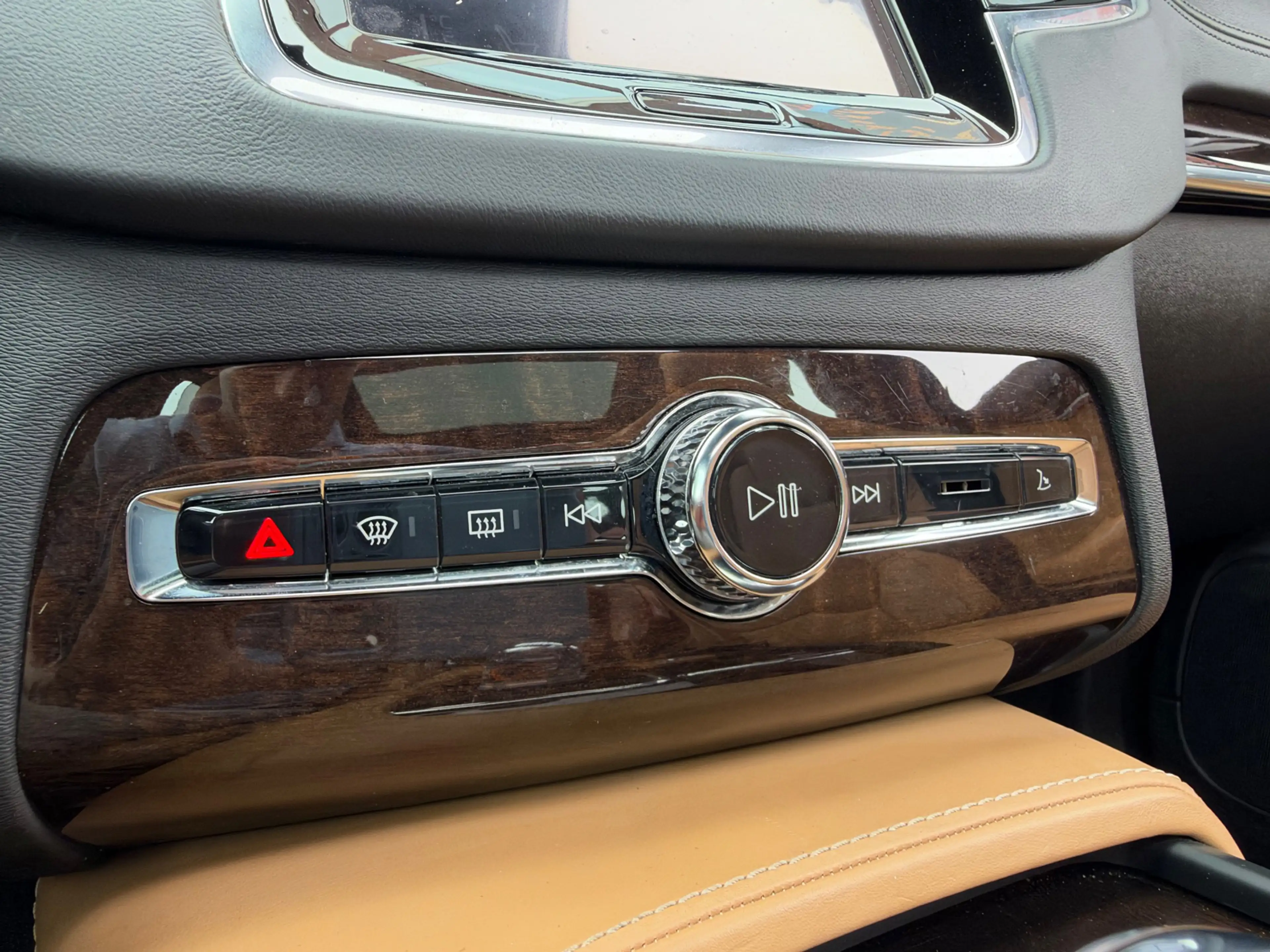 Volvo XC90 2.0 T8 Twin Engine AWD Inscription / Pano / Leder — photo 30