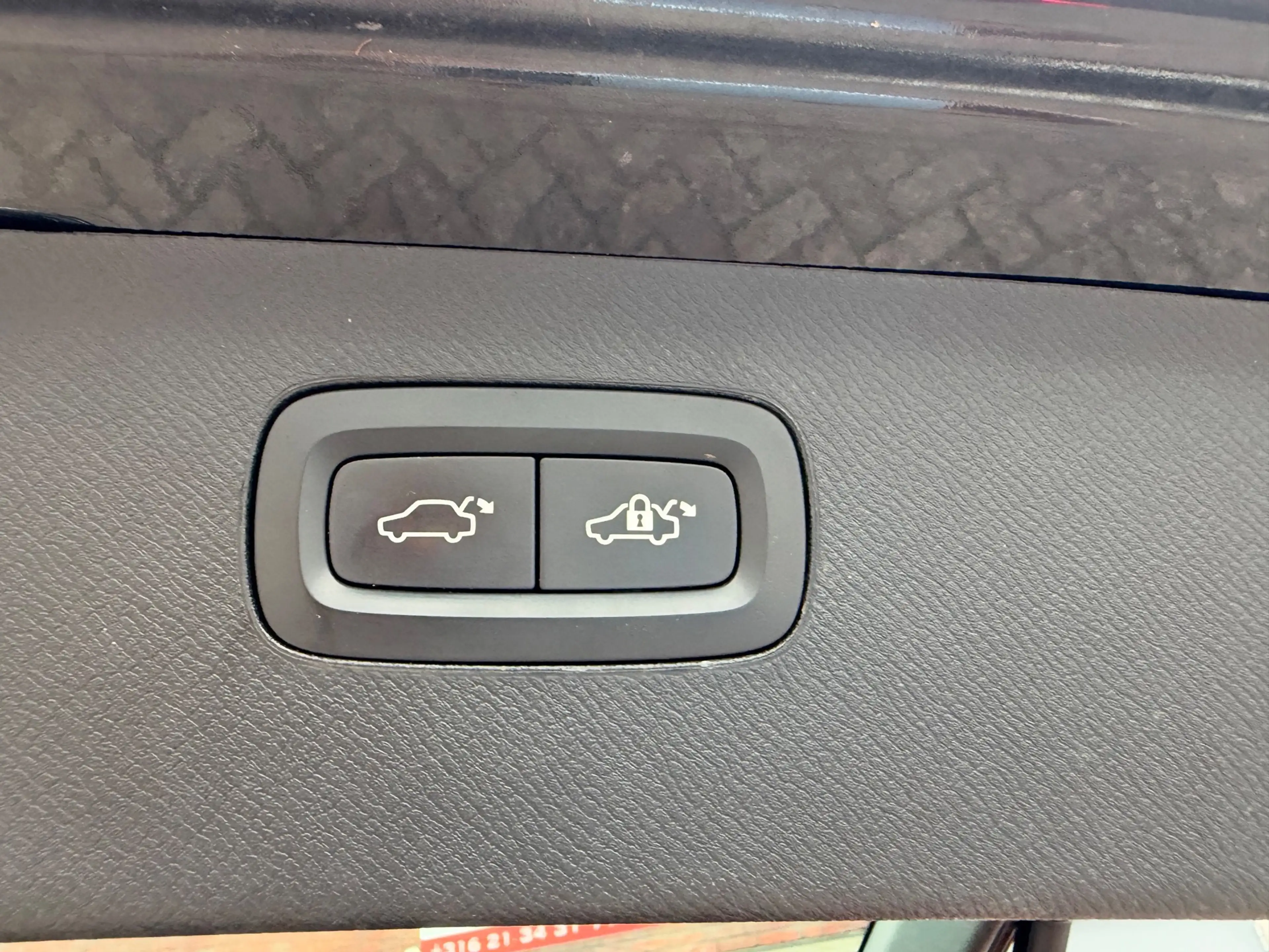 Volvo XC90 2.0 T8 Twin Engine AWD Inscription / Pano / Leder — photo 42