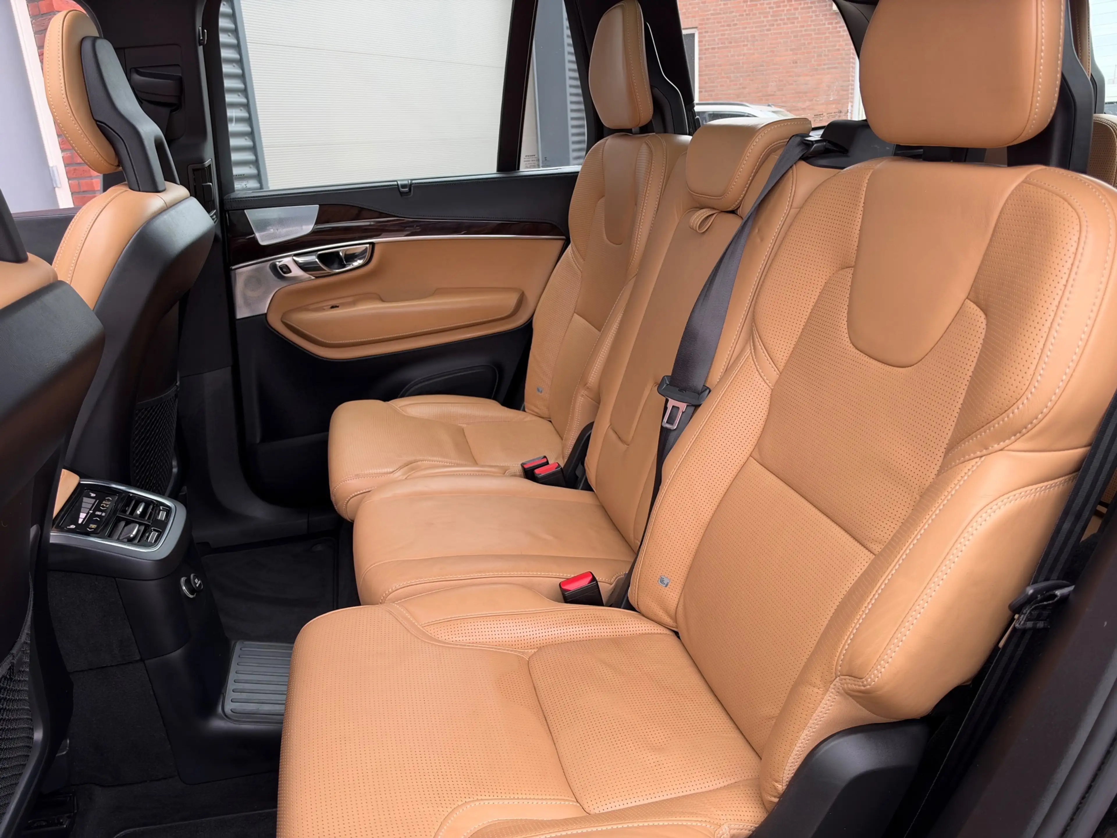 Volvo XC90 2.0 T8 Twin Engine AWD Inscription / Pano / Leder — photo 41