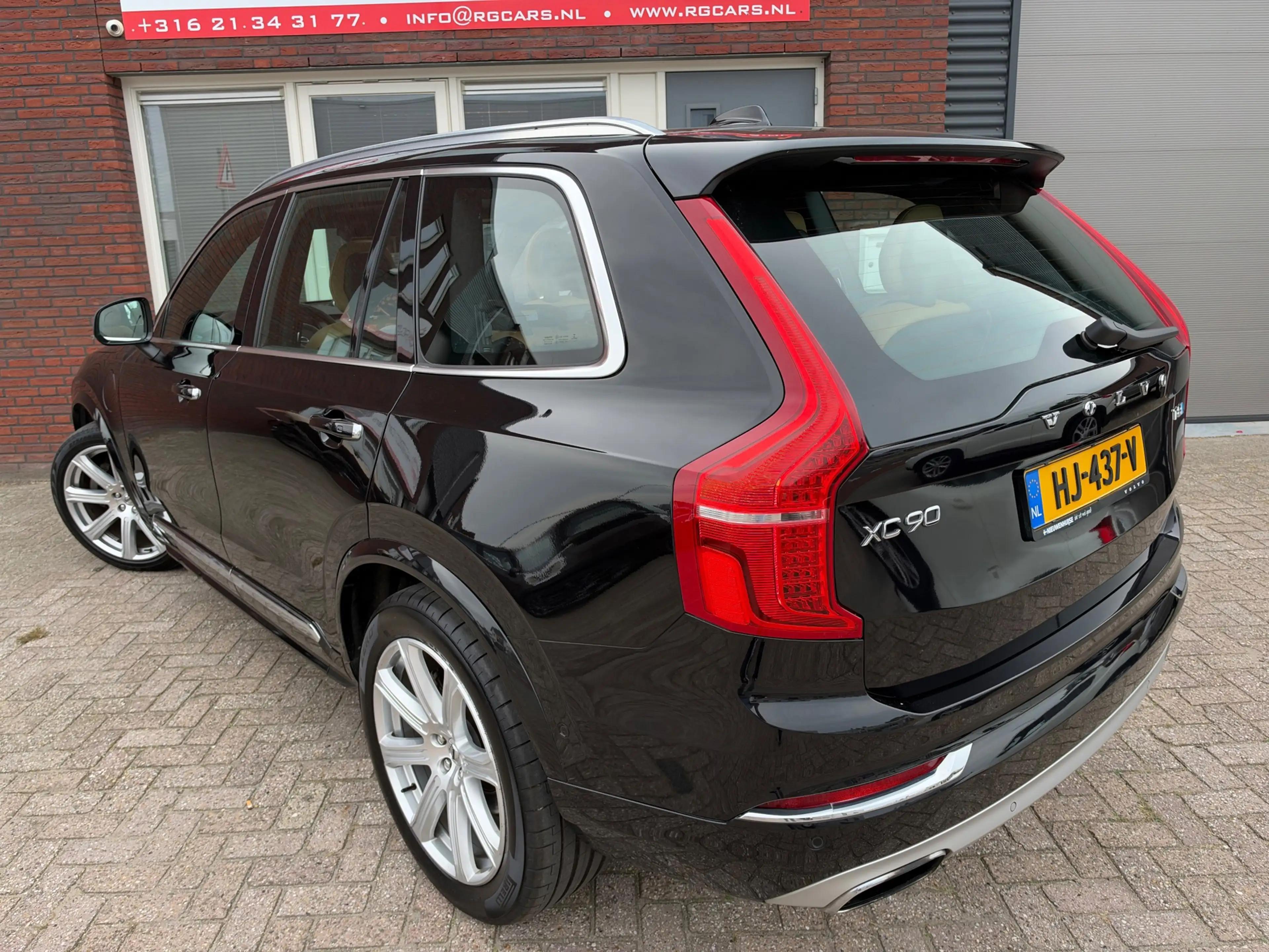 Volvo XC90 2.0 T8 Twin Engine AWD Inscription / Pano / Leder — photo 16