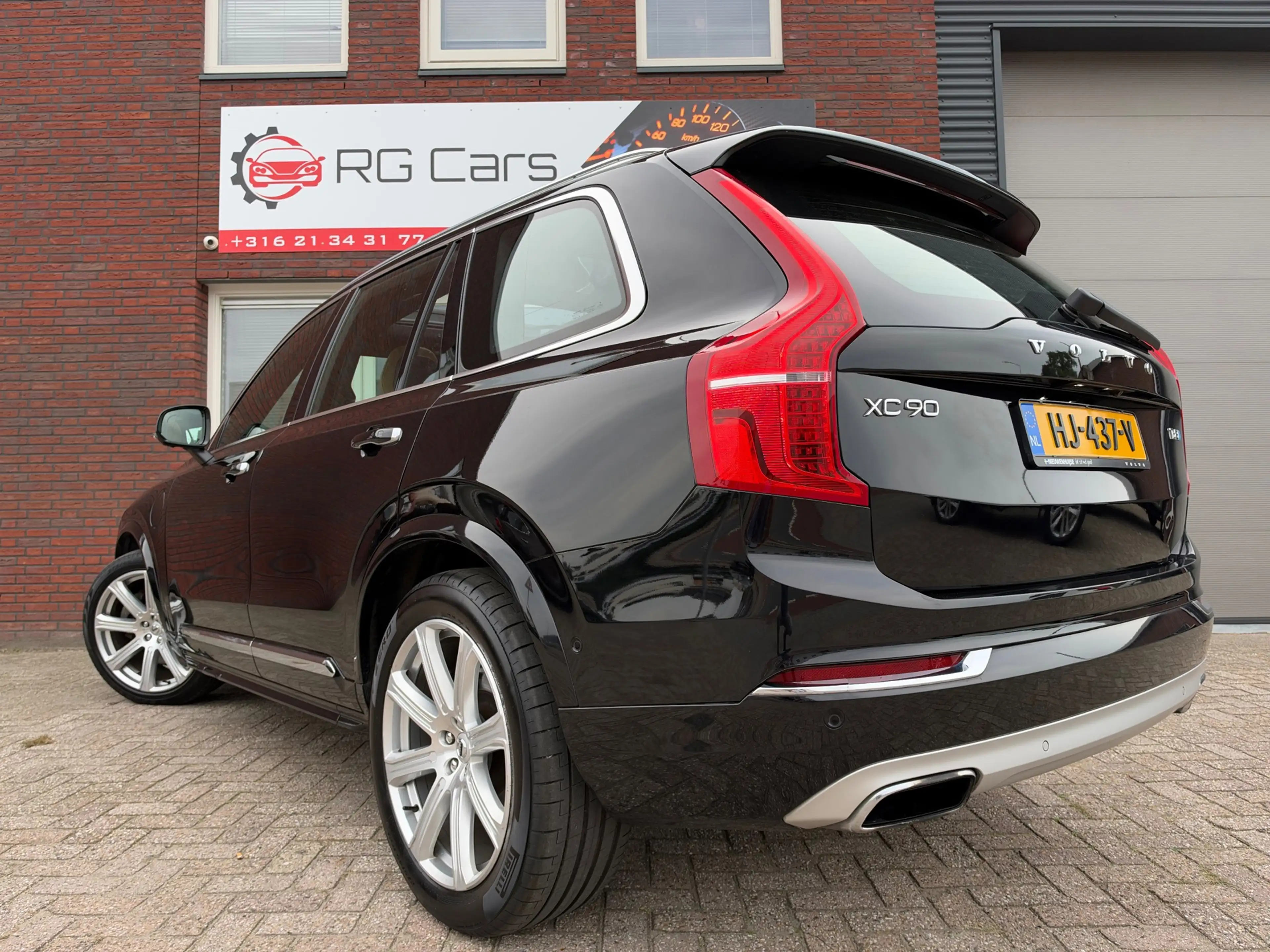Volvo XC90 2.0 T8 Twin Engine AWD Inscription / Pano / Leder — photo 2