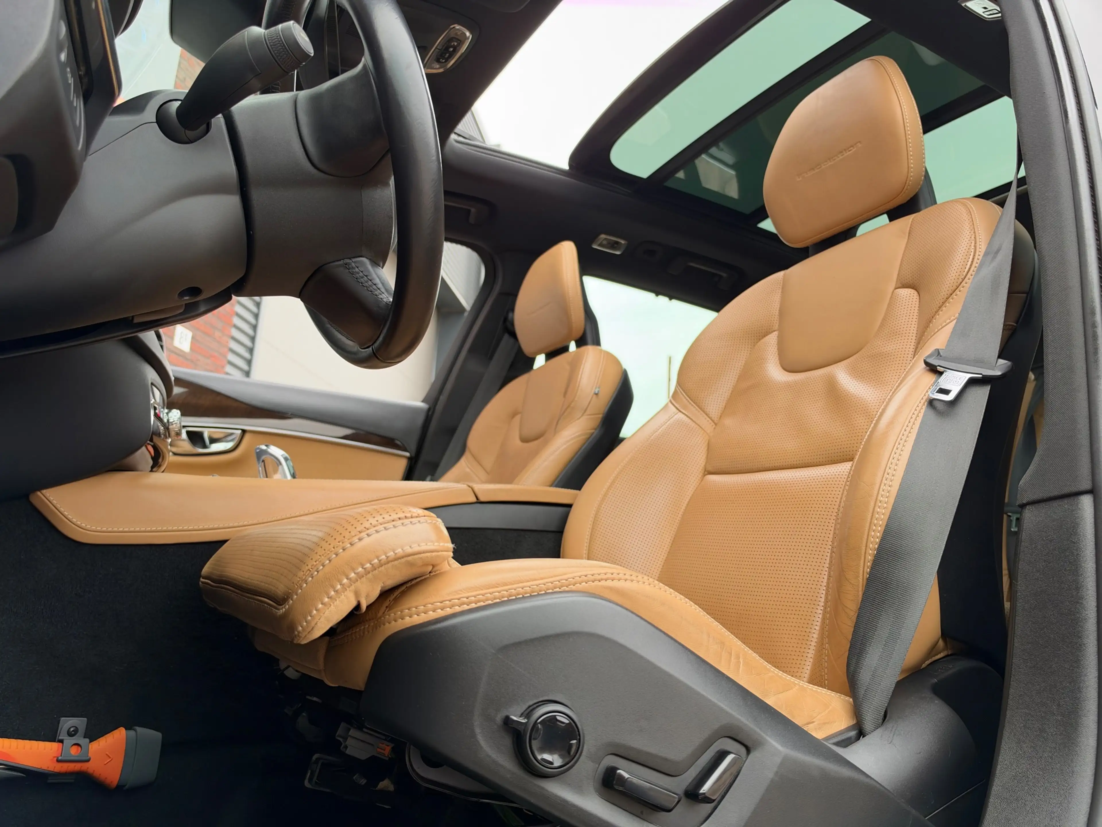 Volvo XC90 2.0 T8 Twin Engine AWD Inscription / Pano / Leder — photo 4