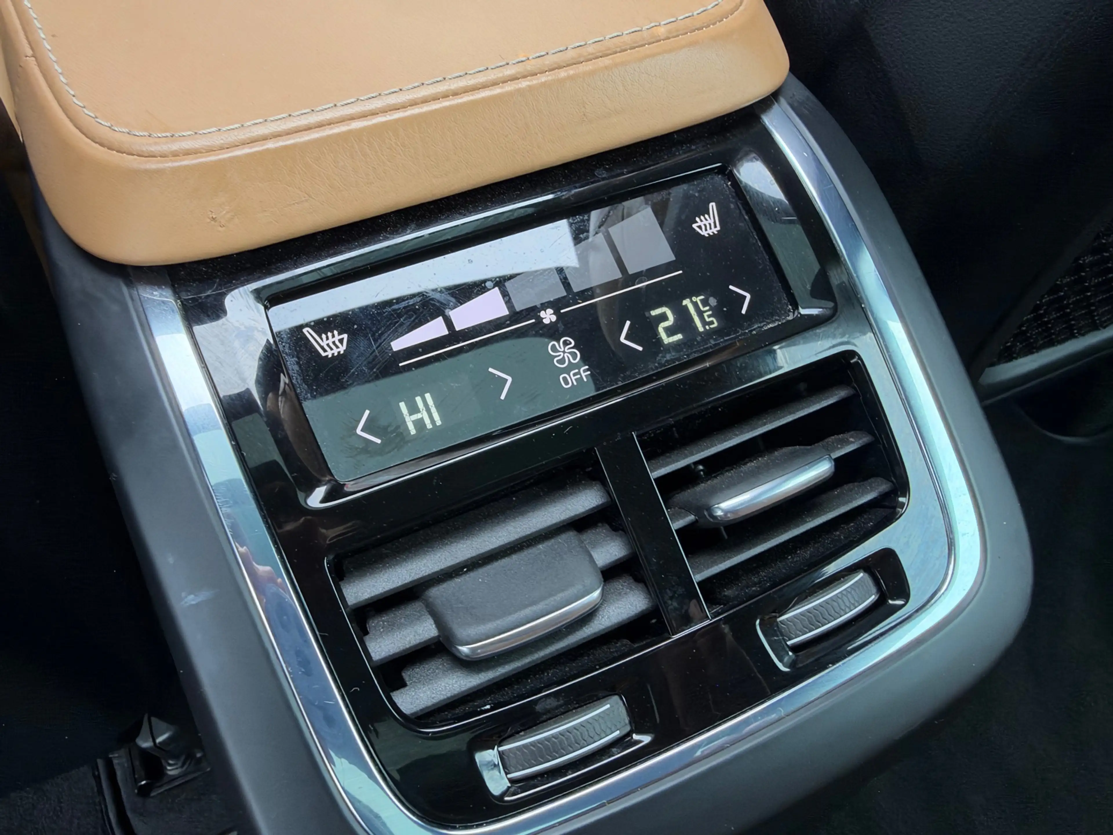 Volvo XC90 2.0 T8 Twin Engine AWD Inscription / Pano / Leder — photo 11
