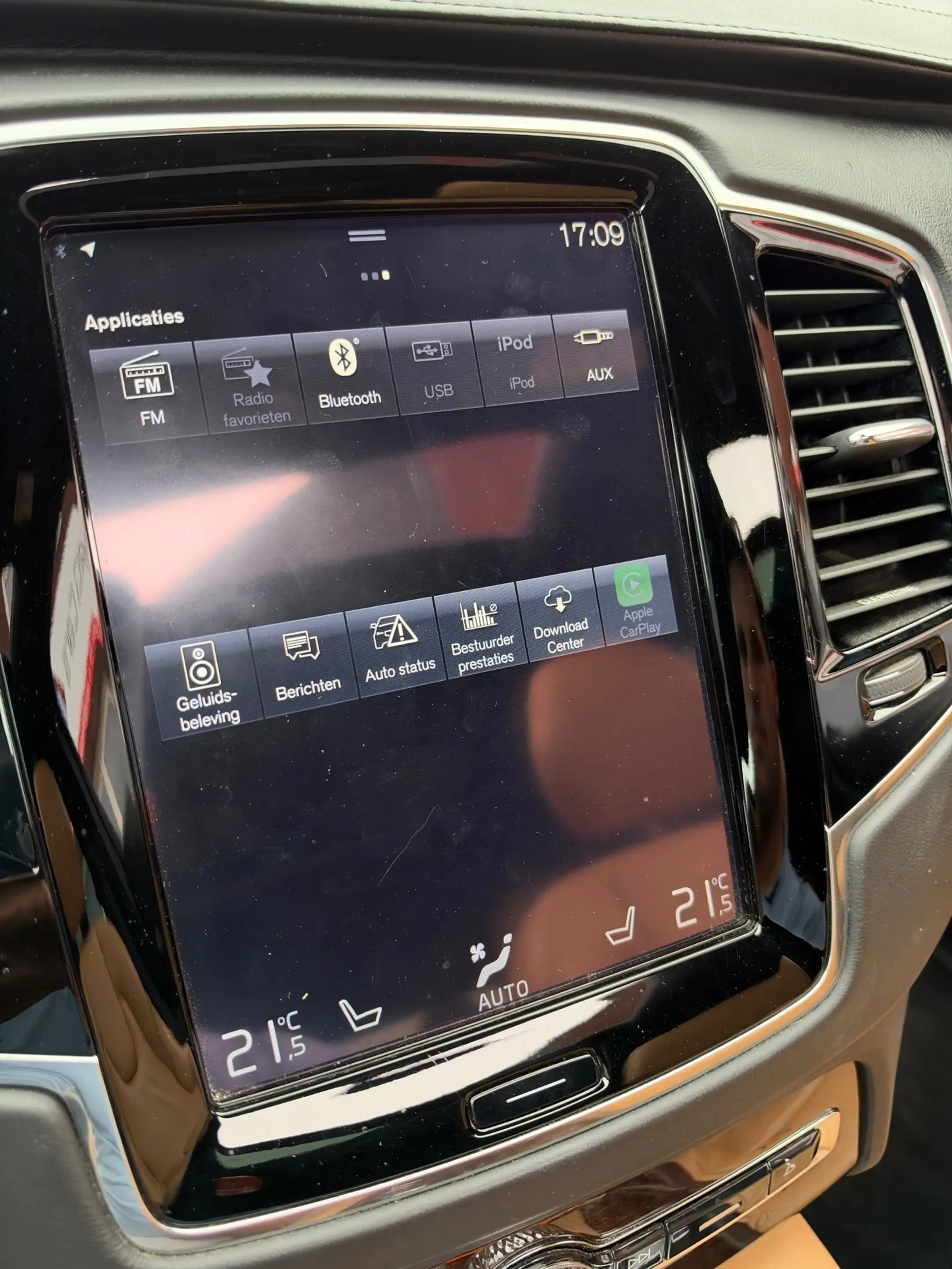 Volvo XC90 2.0 T8 Twin Engine AWD Inscription / Pano / Leder — photo 6