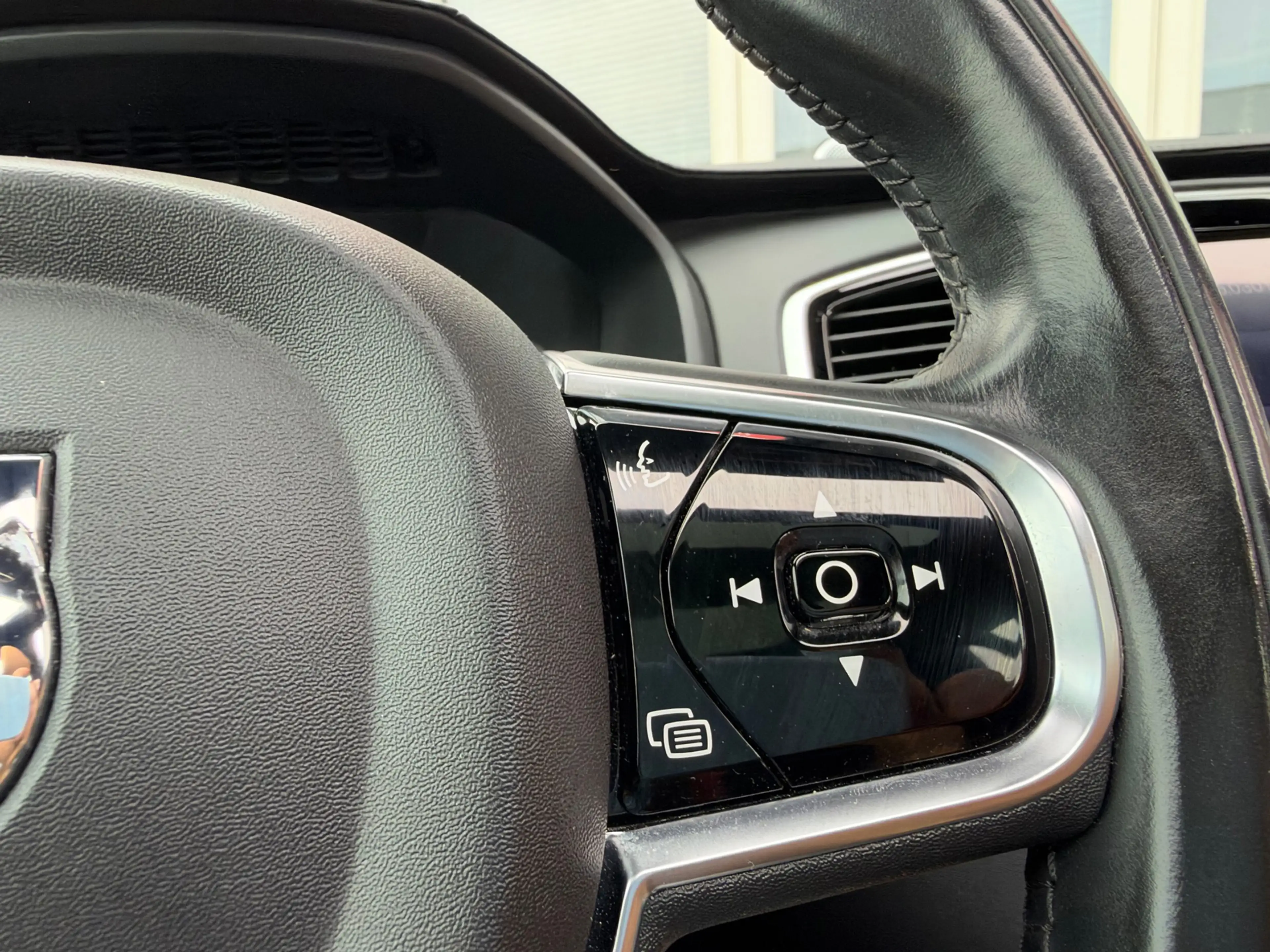 Volvo XC90 2.0 T8 Twin Engine AWD Inscription / Pano / Leder — photo 32