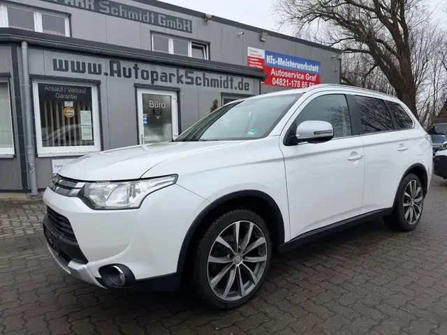 Mitsubishi Outlander Diamant 4WD AHK°1-HAND°RFK°NAVI°TLEDER