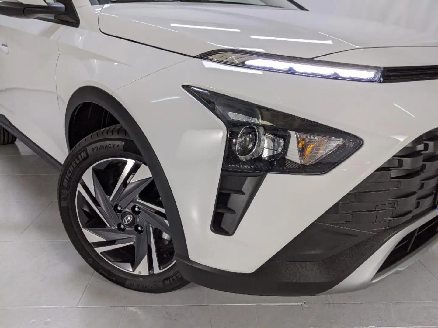 Hyundai BAYON MAXX 1.2 MPI 84CV SEMINUEVO Blanco - 2