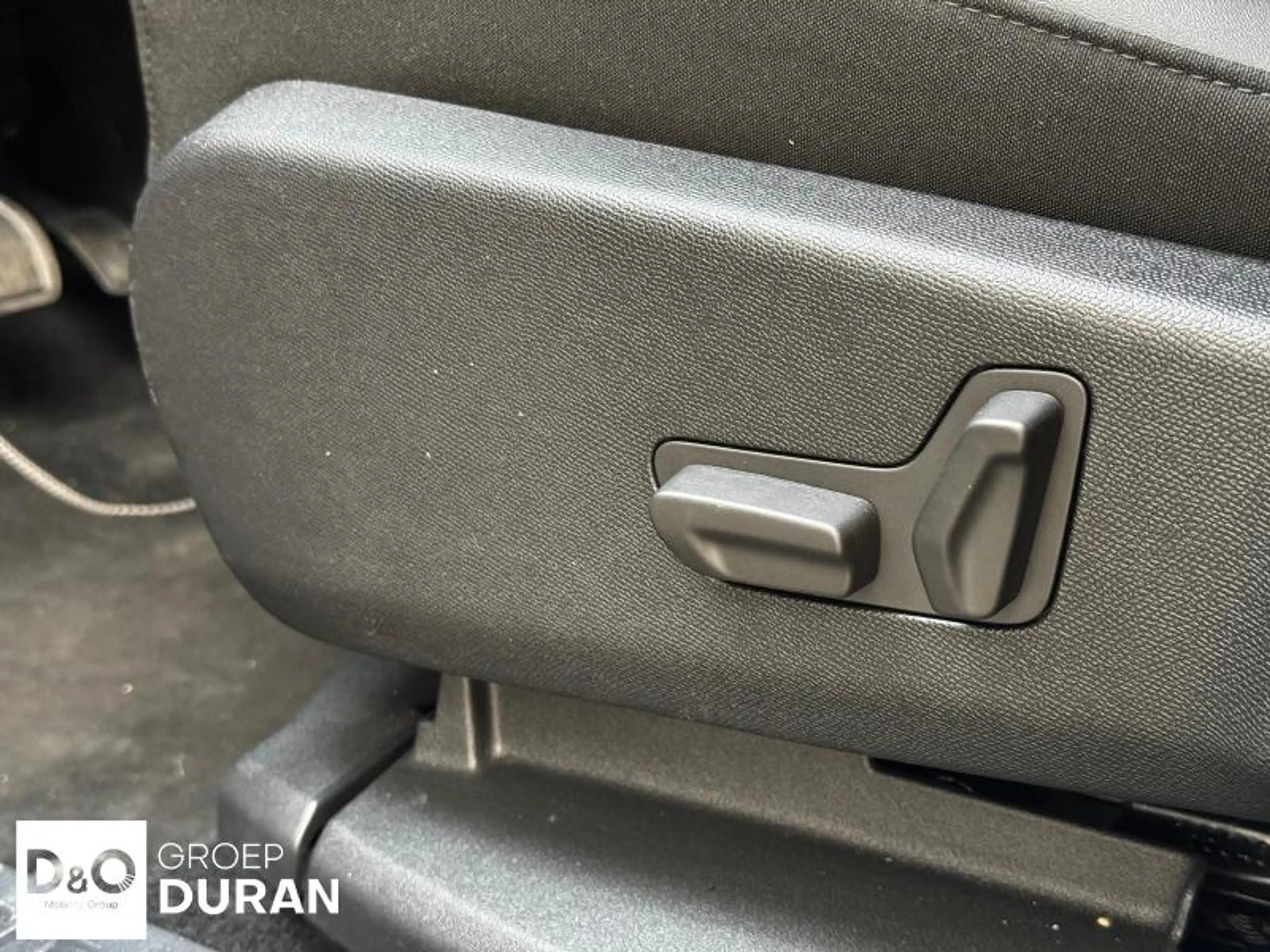 Citroen C5 Aircross Feel 1.6 Plug-In Hybrid — photo 15