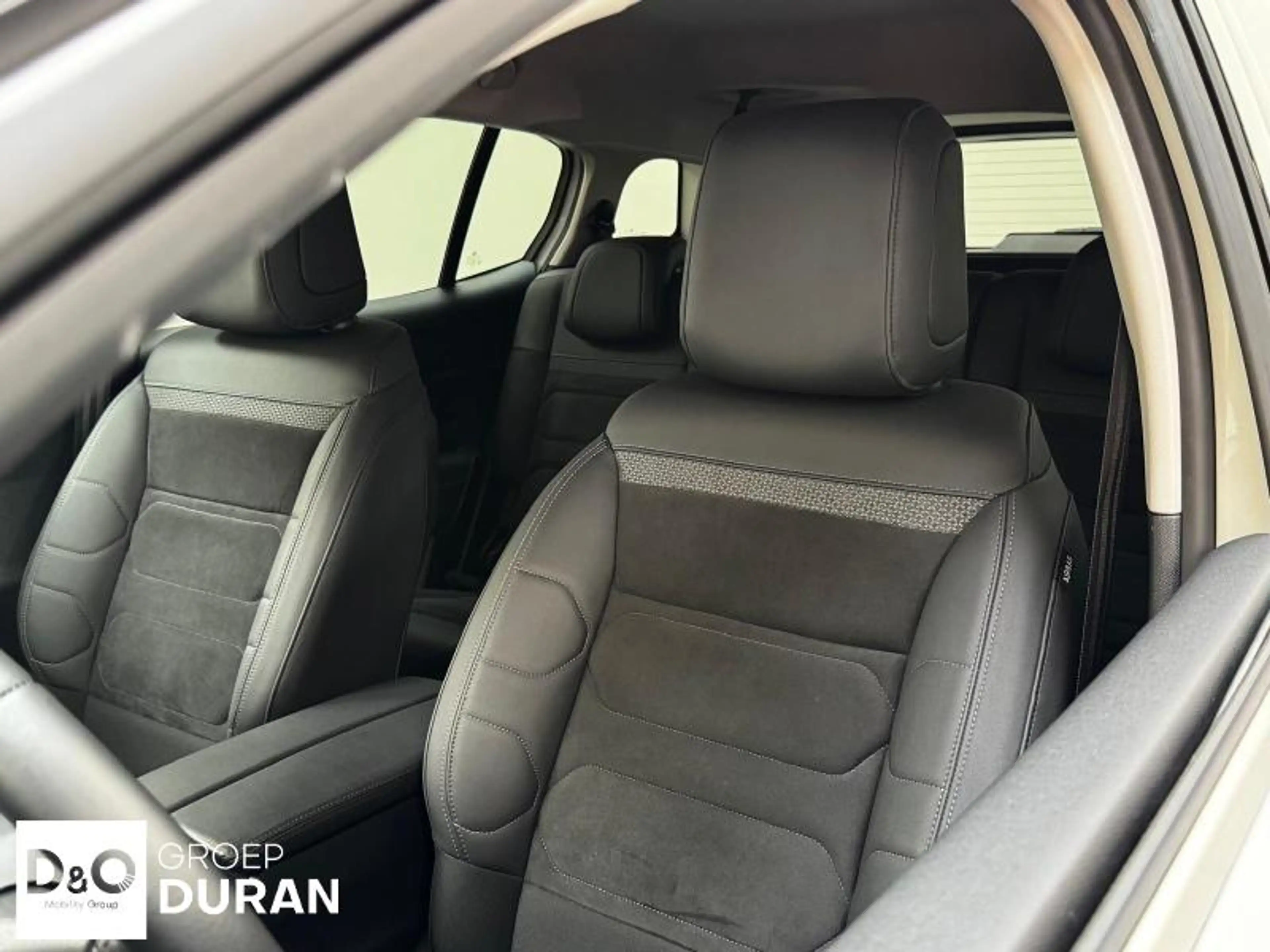 Citroen C5 Aircross Feel 1.6 Plug-In Hybrid — photo 14