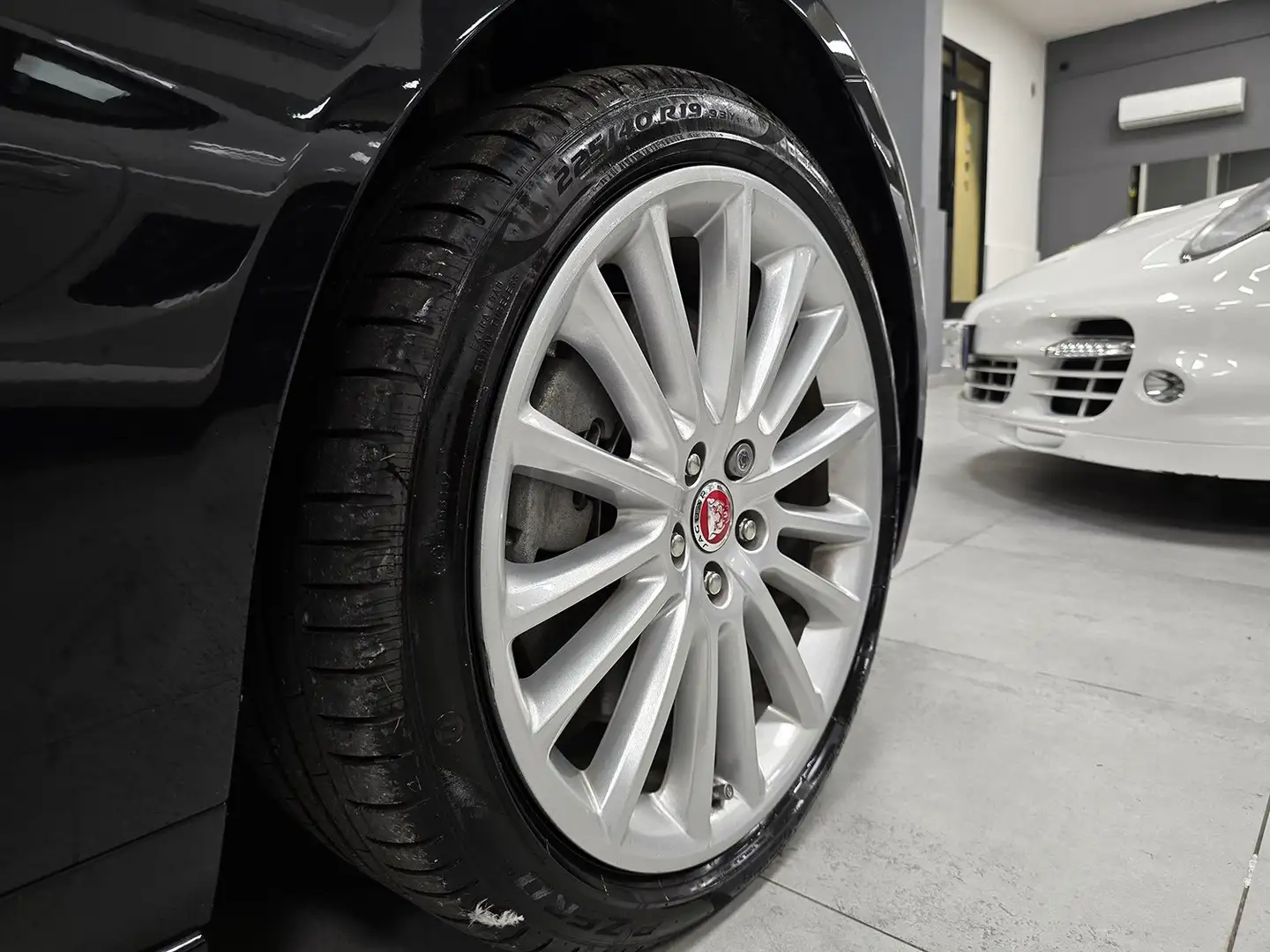 Jaguar XE XE 2.0 R-Sport 240cv_TESSUTO TECNICO!! GAR 12 MESI Noir - 2