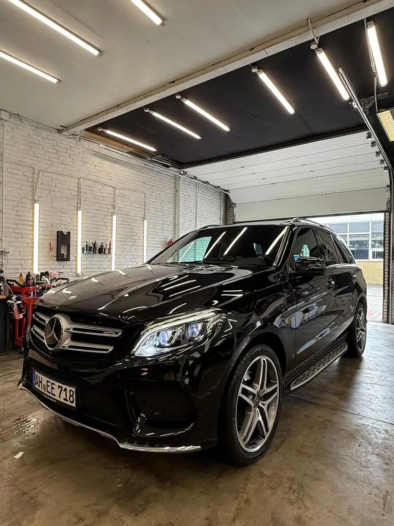 Mercedes-Benz GLE 350 4M. AMG Sp. Ed Massage*360°*Scheckheftgepflegt Zwart - 1