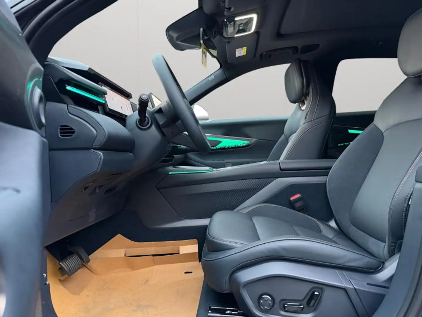 Lynk & Co 08 More Noir - 2