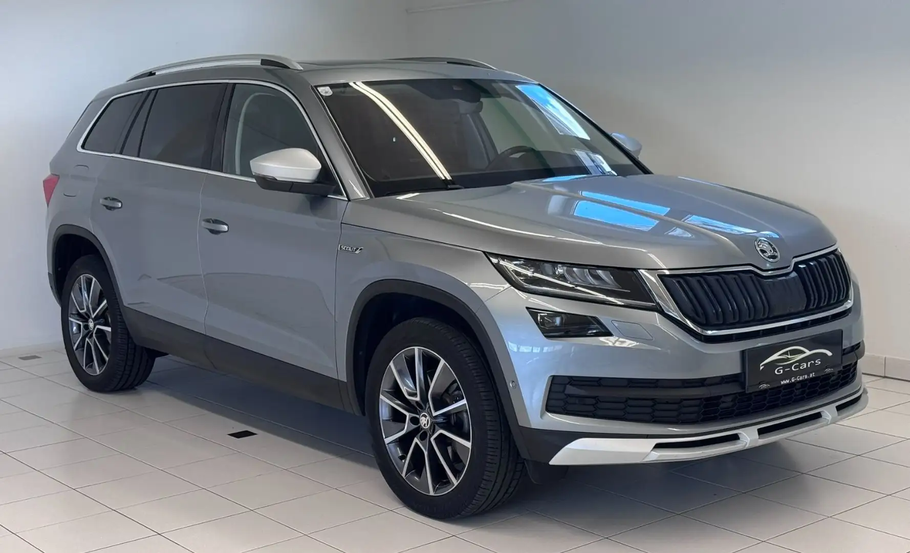 Skoda Kodiaq 2.0 TDI Scout 4x4*AHK*1.BESITZ*ACC*PANO*R-KAMERA* Grau - 1