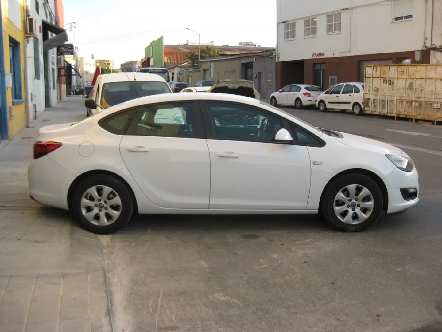 Opel Astra Sedán 1.6CDTi S/S Business 110 Blanco - 2