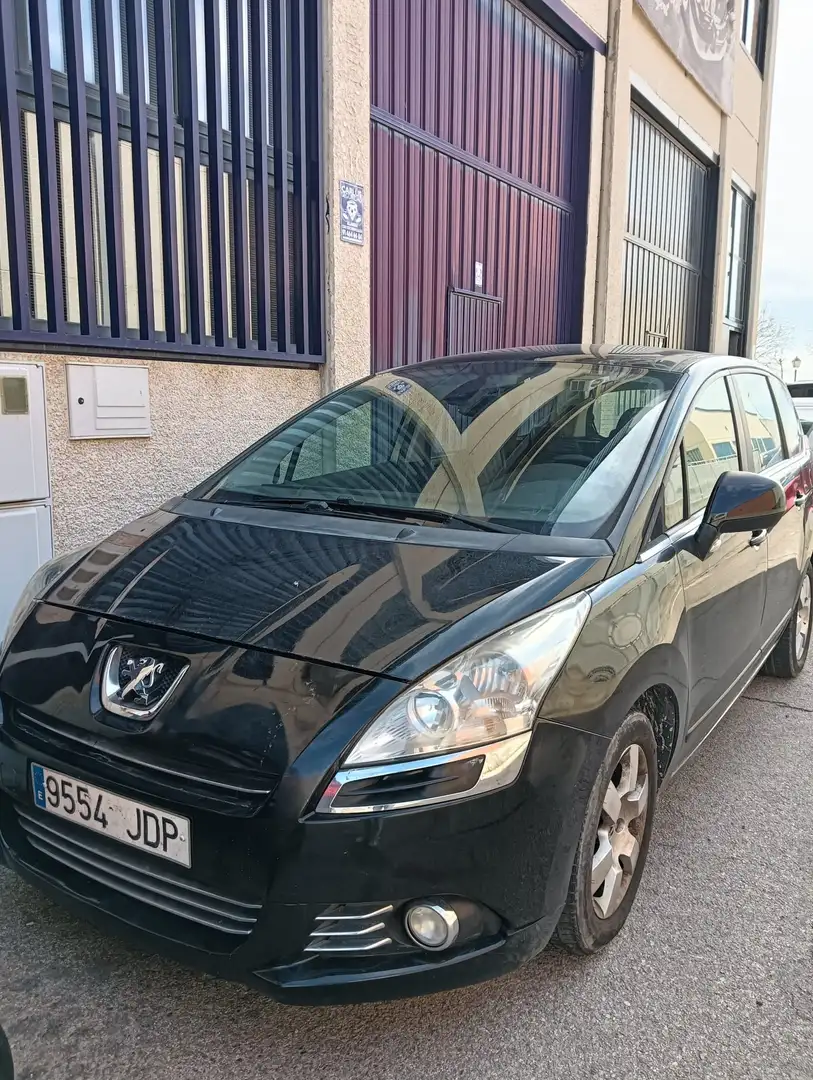 Peugeot 5008 1.6HDI Family CMP 112 Noir - 1
