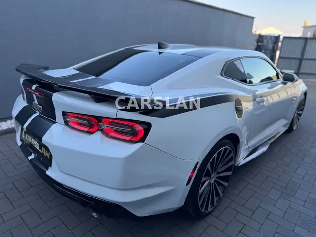 Chevrolet Camaro view 9