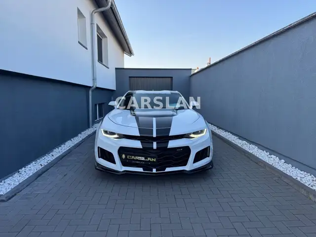 Chevrolet Camaro view 11