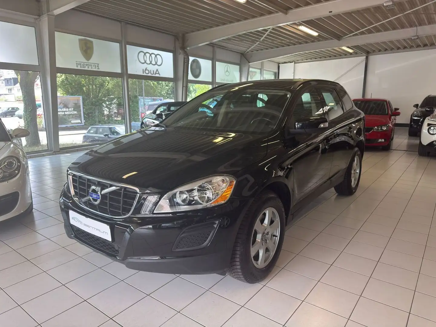 Volvo XC60 Kinetic Drive/AHK/Klimaautom/Gepflegt Schwarz - 1