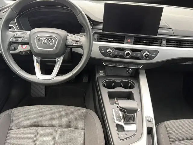 Audi A4 view 12