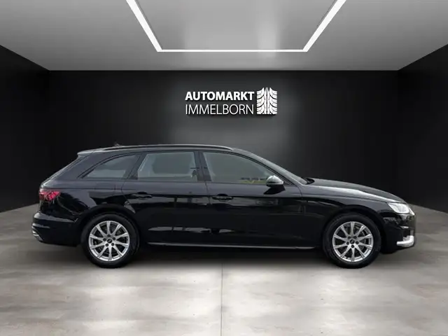 Audi A4 view 11