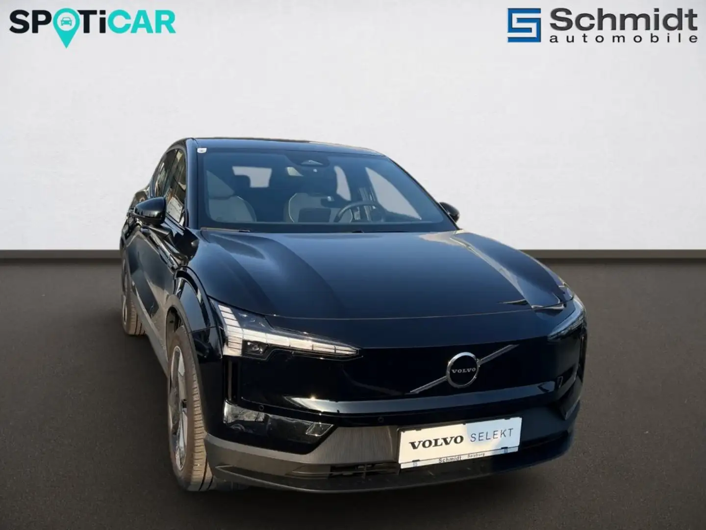 Volvo EX30 Single Motor Extended Range 69kWh Plus Schwarz - 1