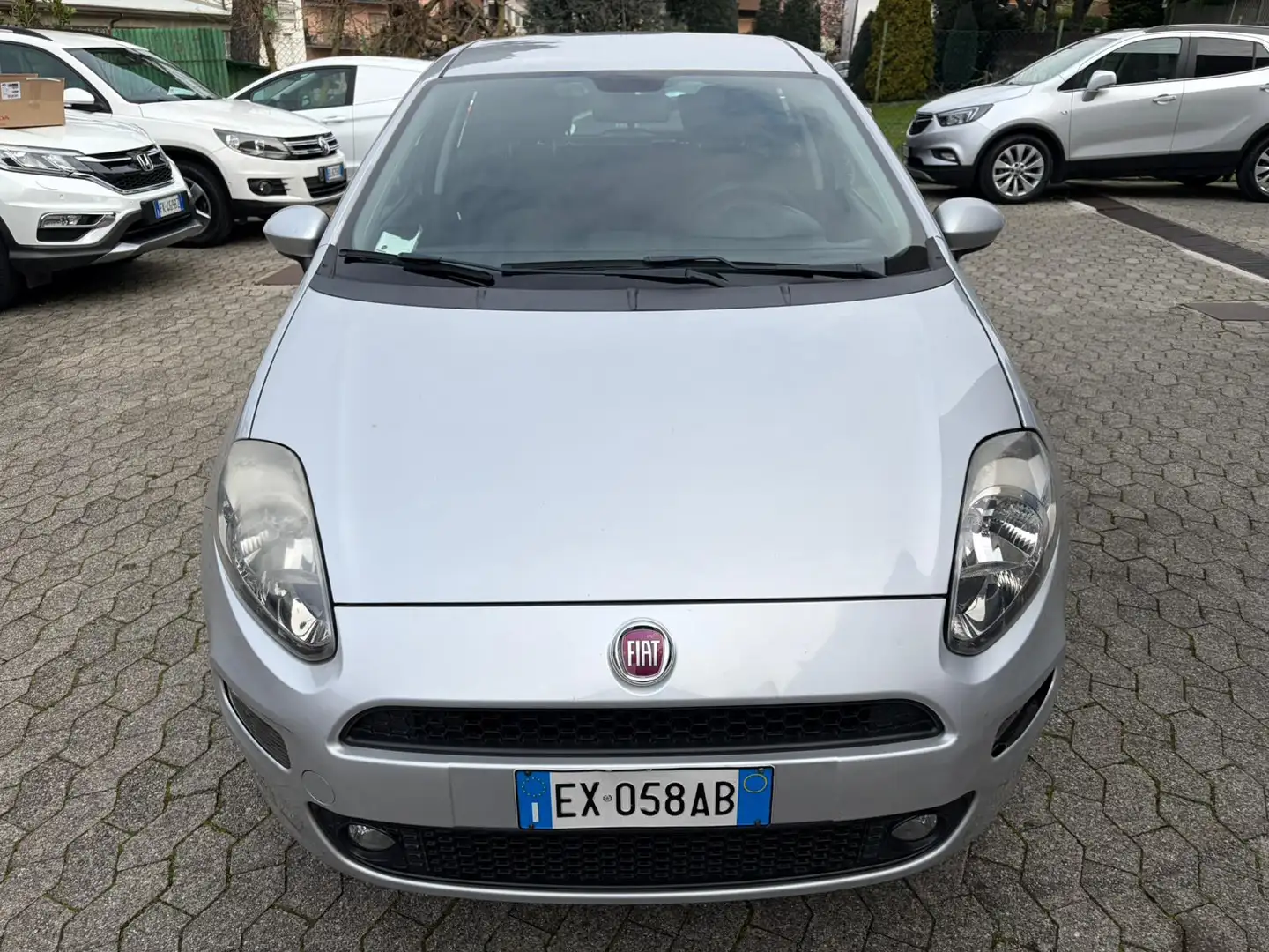 Fiat Punto 1.2 Lounge 69CV*EURO6*NEOPATENTATI Plateado - 2