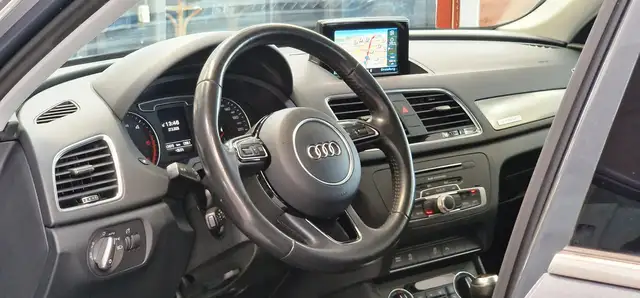 Audi Q3 view 12