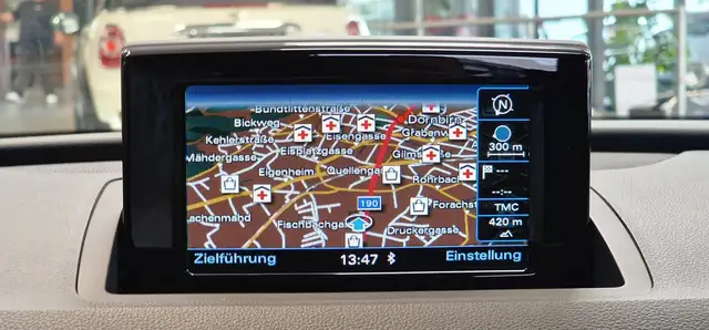 Audi Q3 view 14