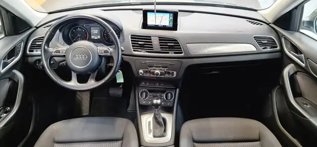 Audi Q3 view 11