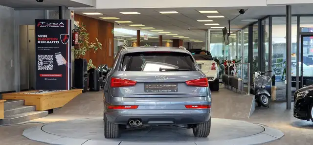 Audi Q3 view 8